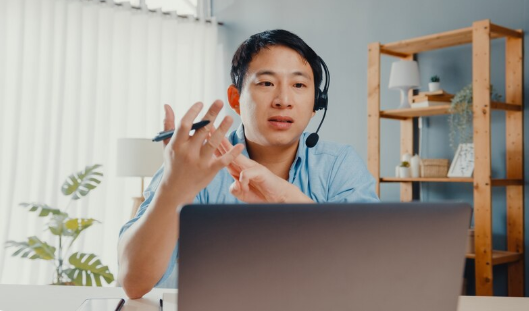 sentuhan manusia Customer Service