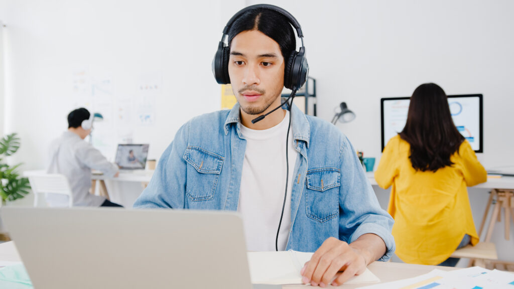 Peran Customer Service